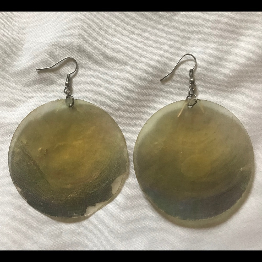 Round earring